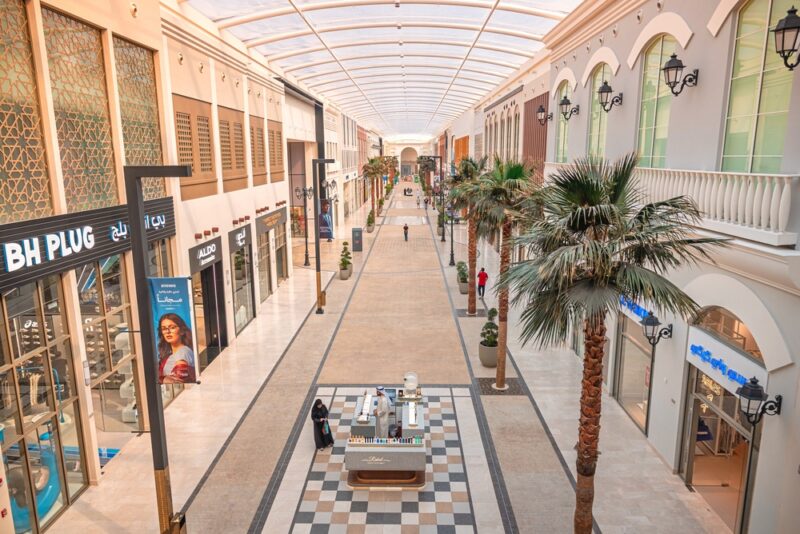 2,December,2025,,Bahrain,,Manama:,Shoppers,Enjoying,A,Vibrant,,Contemporary
